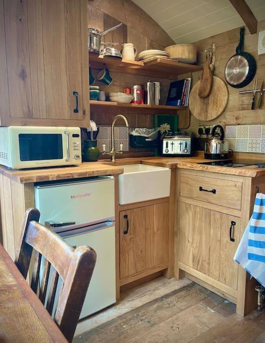 The Walnut Wagon In The Heart Of Mells. Apartment Frome Exterior foto
